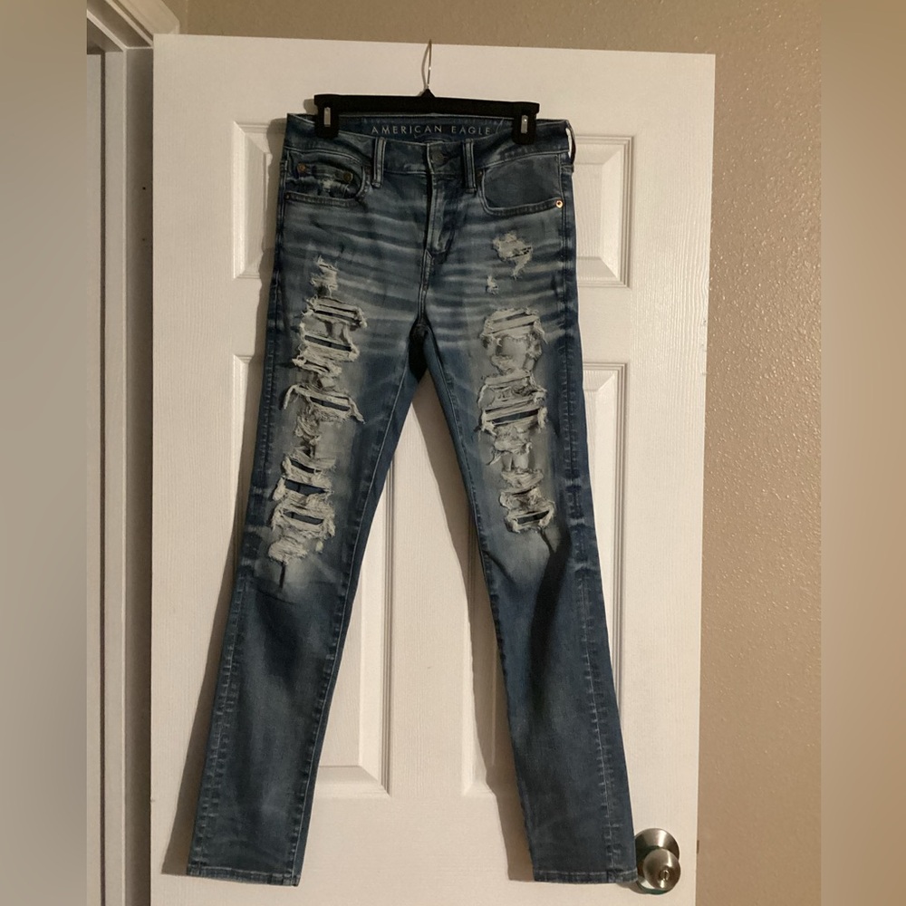 Men’s American Eagle 30x32 distressed skinny jeans